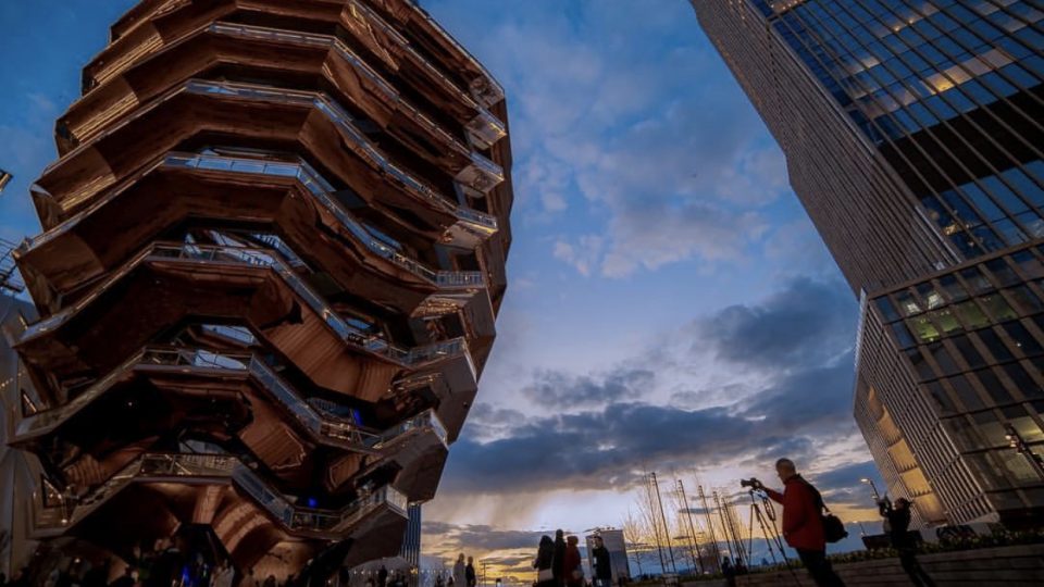 NEW YORK – HUDSON YARDS The flight of steps of Heatherwick