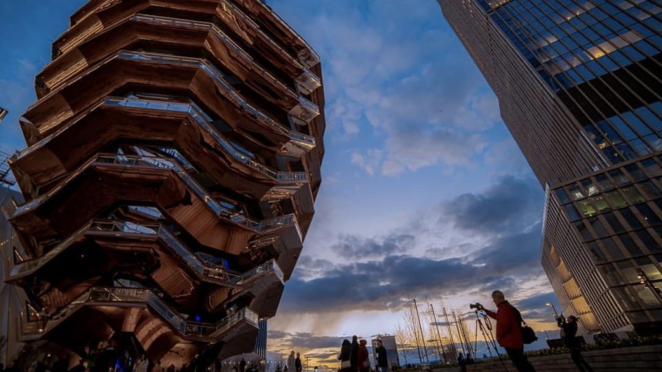 NEW YORK – HUDSON YARDS La scalinata di Heatherwick