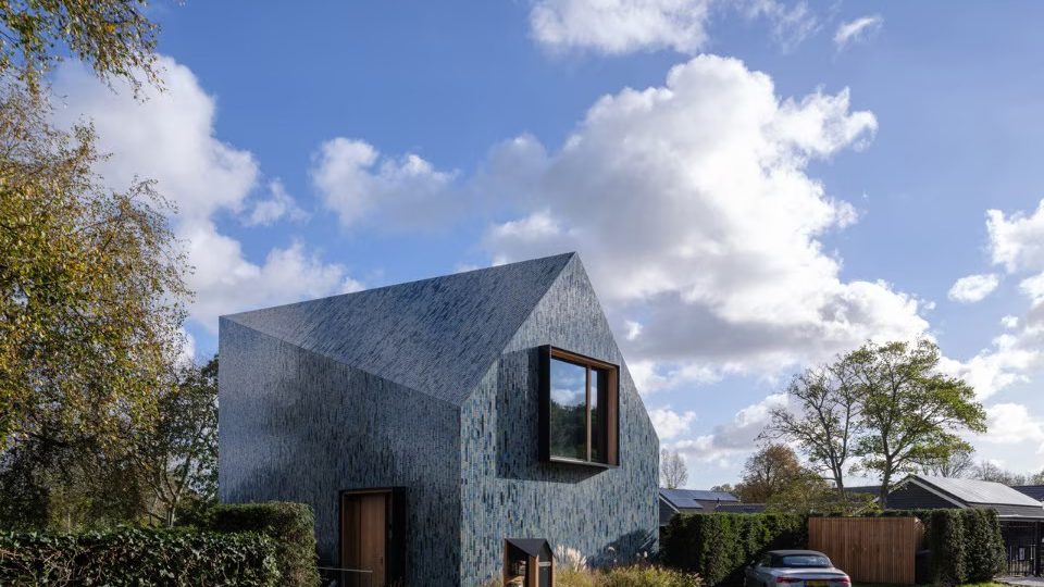 HOLLAND VILLA BW, A DESIGN OBJECT IN THE POLDER LANDSCAPE